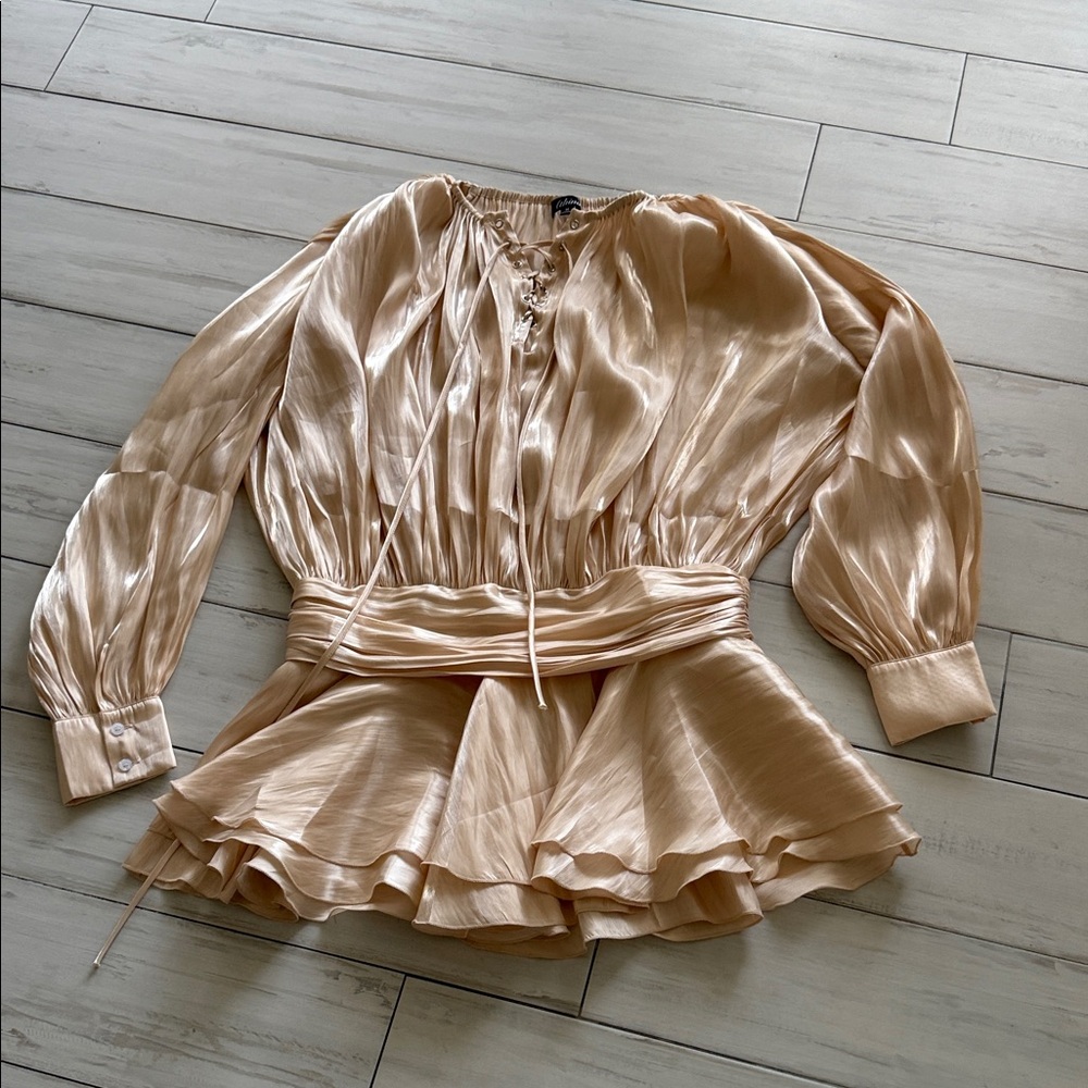 Elegant Women's Cream Blouse